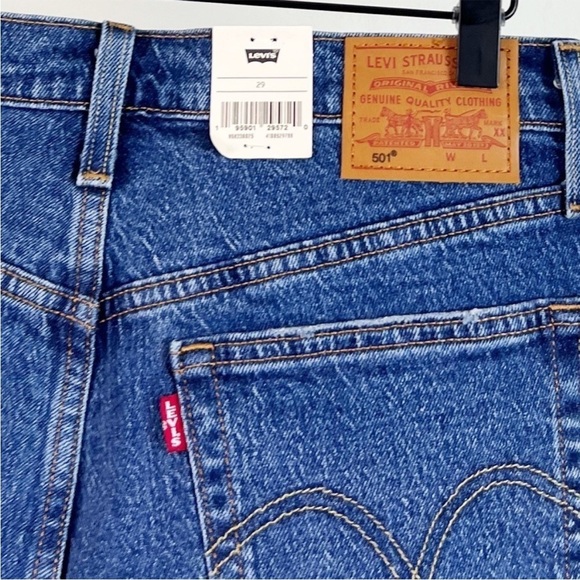 NWT Levi’s Premium Mid Thigh High Waisted Denim Shorts in Salsa Middle - Picture 9 of 9